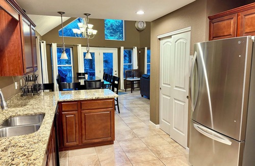 Lakeside Estates House | "Five O'Clock Somewhere" ✬ No Wake Cove ✬ Sleeps 22 ✬ Dbl Deck Dock with Slide
