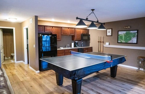 Lakeside Estates House | "Five O'Clock Somewhere" ✬ No Wake Cove ✬ Sleeps 22 ✬ Dbl Deck Dock with Slide