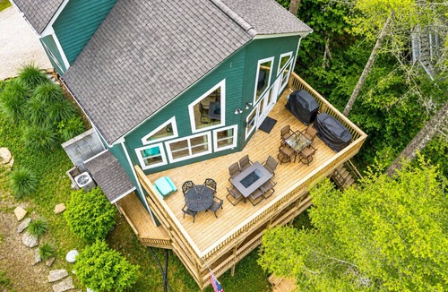 Lakeside Estates House | "Five O'Clock Somewhere" ✬ No Wake Cove ✬ Sleeps 22 ✬ Dbl Deck Dock with Slide