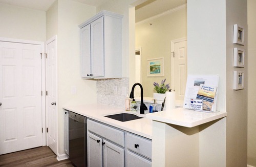 Villages of Five Points Condo | Five Points! Stunning 2BR Condo Pools Tennis Restaurants Shops