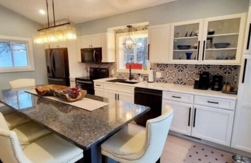 Moneta Villa | Flat lot w Sandy Beach, Kayaks, wifi