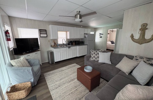 Big Creek Boat Rental | Floating Cabin - Another Day in Paradise at Whitman Hollow Marina