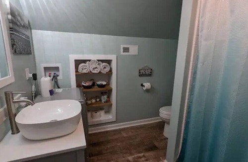 The Point Apartment | Forest near the Sea, country/rural setting, less than 20 minutes from the beach!