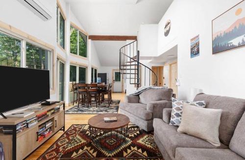 Elkton House | Forest Ridge Cabin - Hot Tub, Wi-Fi, National Park 15 Min, Fire Pit