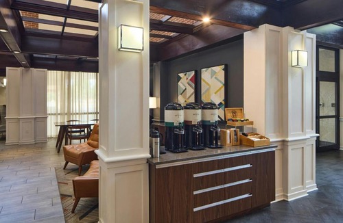 Montrose Hotel | Four Points by Sheraton Richmond Airport