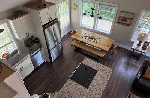 Charter Hills Cottage | Free EV charging, loft, views, hot tub, pets, private, 2 beds, firepit & golfing