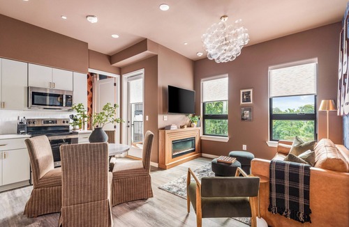 Music Row Condo | Free Gated Parking Music Row Condo Pool Rooftop Club Room with Pool Table
