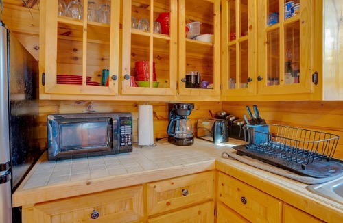 Rising Fawn Cabin | Free Ruby Falls Ticket & More- lakefront fishing-fire pit-15 min Cloudland Canyon-30 min Chattanooga