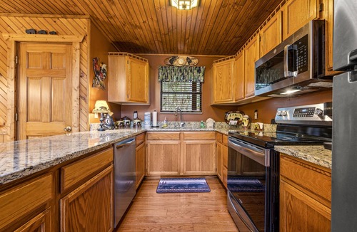 Gatlinburg Cabin | Free Tickets to Dollywood, Anakeesta, and other Attractions