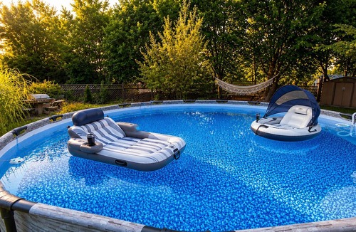 Wasco House | Friends-Inspired 3 BDR Escape Vintage Vibes & Private Garden Near Chicago