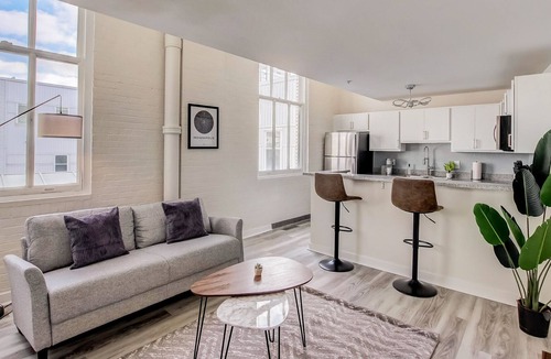 Mile Square Apartment | Frontdesk | 2 BR Apt by the Eiteljorg Museum