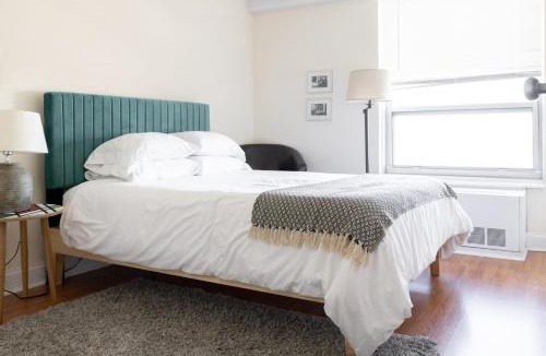 Ravenswood Apartment | FRONTDESK Classic 1 BR Apt in Ravenswood
