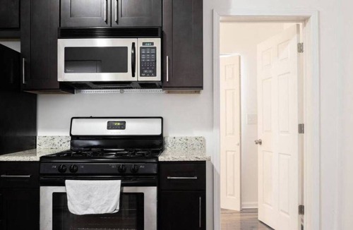 Noble Square Apartment | Frontdesk | Updated 1BR Apt in River West