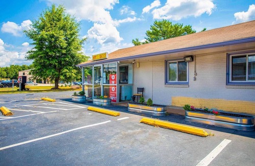 Kernersville Apartment | Full Bed|Smk|Kernersville NC
