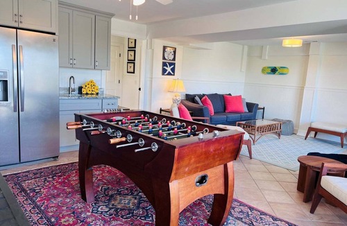 Holden Beach House | Full Circle is a beautiful coastal retreat nestled in the private east-end community of Dunescape