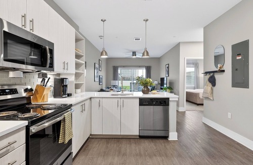 Hillsboro West End House | Full Kitchen + In-Unit Laundry + Terrace | Walk to Hillsboro Village | Belcourt