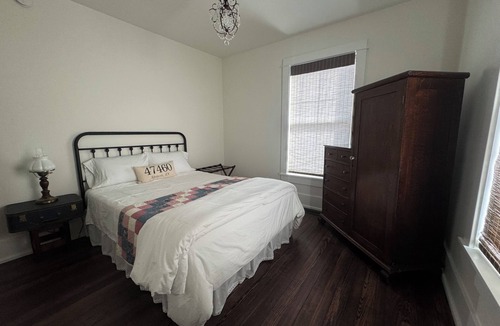 Freedom House | Fully-renovated 3BR/2Bath FARMHOUSE: 20min to IU/Blgtn; 3min to McCormicks Creek