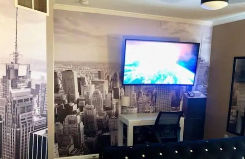 Lindenwald House | Fully Stocked home with home theater and game room