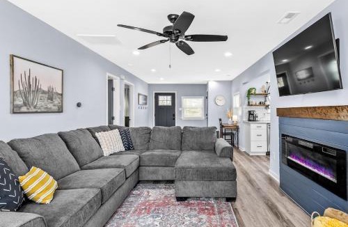 Montrose House | Fulton Hill Grove! Trendy and Central Hide-a-way!