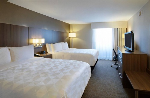 West End House | Fun-Filled Getaway for Family near Attractions