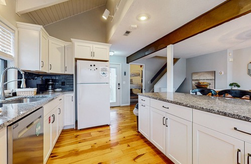 La Follette Cabin | Fun-filled lake cabin with WiFi, hot tub, fire pit, ping pong, amazing outdoors