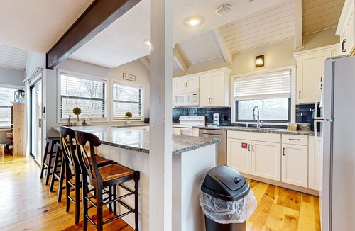 La Follette Cabin | Fun-filled lake cabin with WiFi, hot tub, fire pit, ping pong, amazing outdoors