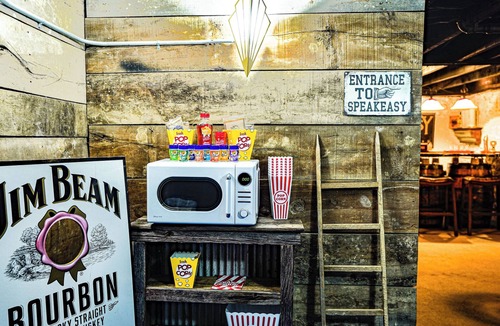 Georgetown House | Fun Getaway?Georgetown Speakeasy/private bar(BYOB)hot tub/pool table/Bourbon Trl
