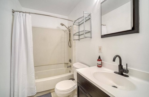 Hill East Apartment | Functional Apartment #325
