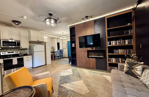 Buechel Apartment | Funky & fun, secret room, games, puzzles. Sleeps 5
