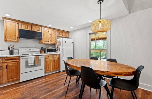 Stanton Cabin | Furnace Mountain Retreat- Hot Tub, Fireplace, Covered Deck, WiFi