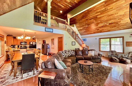 Hidden Valley Apartment | Game Room, Fire Pit & Pet-Friendly w/AC