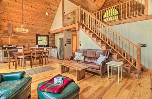 Lynn House | Game Room! Lakefront Family Cabin in Landrum