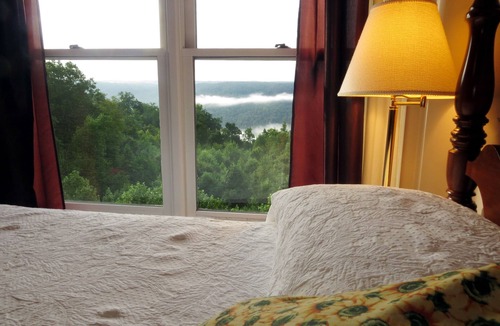 Monterey Bed & Breakfast | Garden Inn Bed & Breakfast at Bee Rock