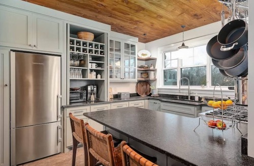 Lincoln County Cottage | Gate Cottage, private getaway in a stylish new home w/views, hiking and a creek.
