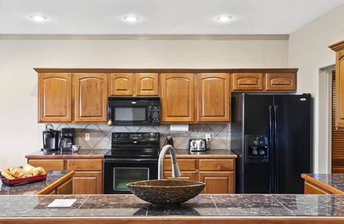 Branson West House | Gated Community Onsite Golf Course Hot Tub Air Hockey Foosball Board Games Free SDC Tickets