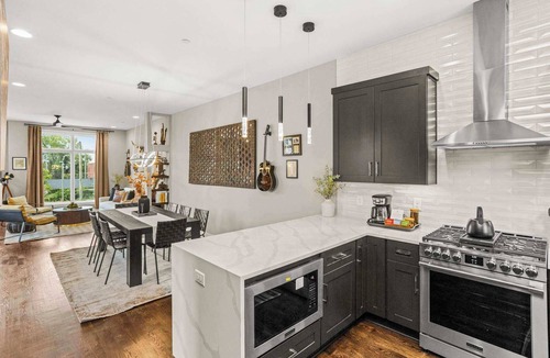 Buena Vista House | Gated Luxury in Nashville: Rooftop Views+Fire Pit