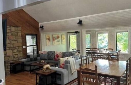 Bronston House | Gathering Place Cumberland Lake