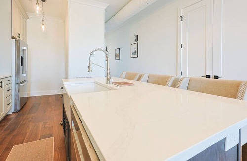 Downtown Knoxville Apartment | Gay St Luxury: Walk Everywhere!