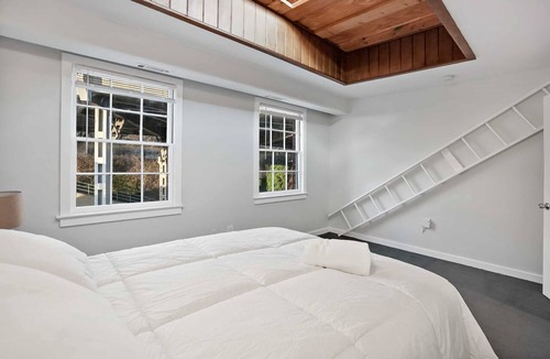 Georgetown Bed & Breakfast | Georgetown 4BR Waterfront Townhome | Potomac Views & Parking