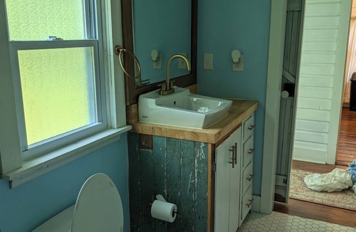 Georgetown Cottage | Georgetown cottage cozy, updated 2 bedroom 3 blocks from historic downtown