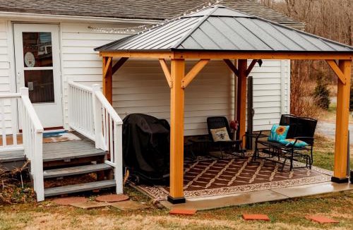 Reed Creek House | Giggling Creek Cottage - BedJet! King Sized! Gazebo, 45 Acres, Arcades, AND MORE!