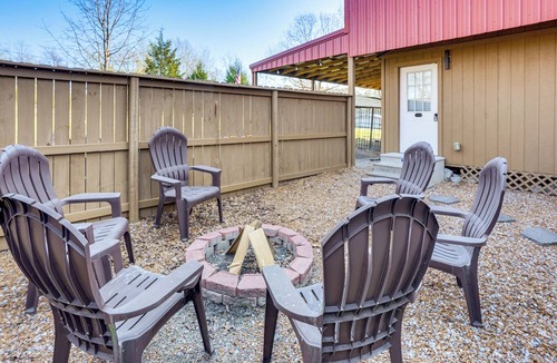 Gilbertsville House | Gilbertsville Hideaway: 1 Mi to Lake!