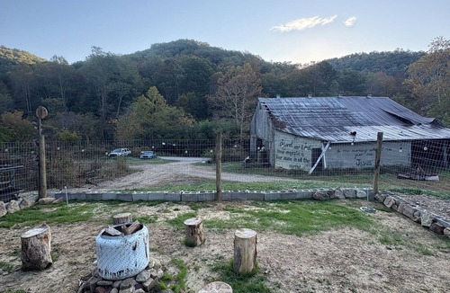 Stanton House | Glamping with your fur babies by Red River Gorge and Natural Bridge.
