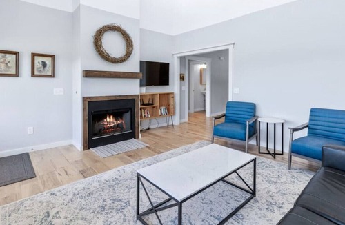 Wildwood House | Go with the Flow on Lookout Creek!