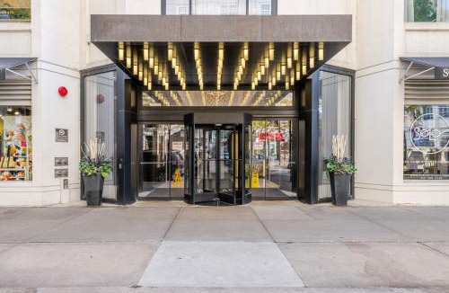 Rush and Division Apartment | Gold Coast 2BR w Gym Lounge Pool nr Mag Mile CHI-231