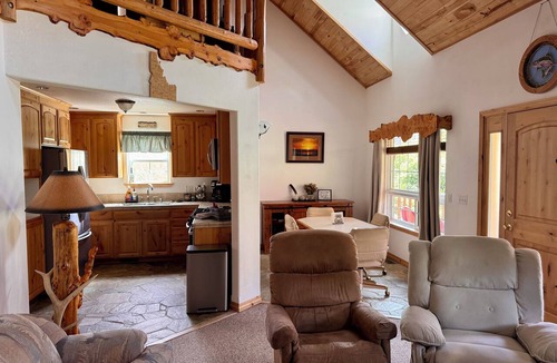 Salmon House | Goldbug Riverfront Cabin