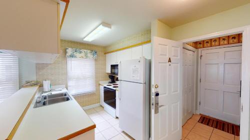 Pawleys Island House | Golf Course Serenity 1BR Suite Bliss