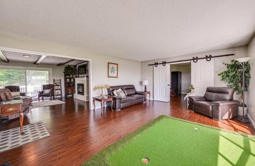 Vine Grove House | Golf Course Views & Games Galore - Vine Grove Gem!