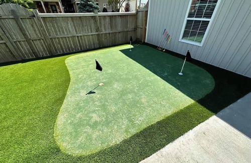 Lexington House | Golf Simulator | Hot Tub | Putting Green | Game Room |