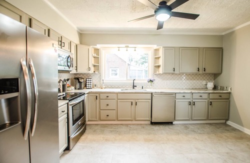 Bardstown House | Golf View Sunset Porch-Sittin' 4 bed, Basement Bar/GameRoom, Free Coffee